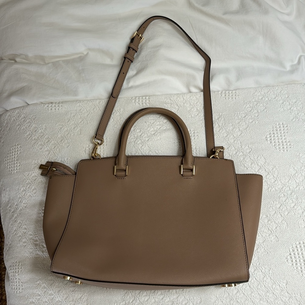 Barely used taupe/beige big Michael kors purse. - Picture 3 of 4